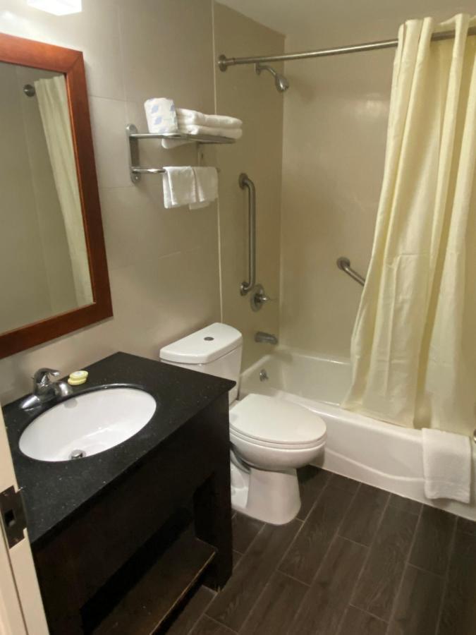 Hotel Jamaica Plaza New York Exterior photo